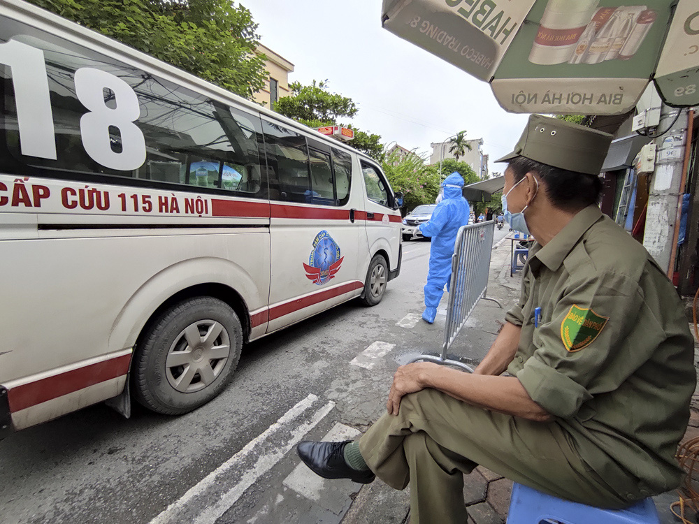 Bệnh nhân mới mắc Covid-19 ở Hà Nội khai báo quanh co, giấu diếm lịch trình, nguy cơ lây nhiễm ở cộng đồng rất lớn - Ảnh 1.
