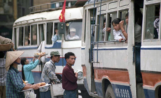 Nửa thế kỷ xe buýt Hà Nội... - Ảnh 1.