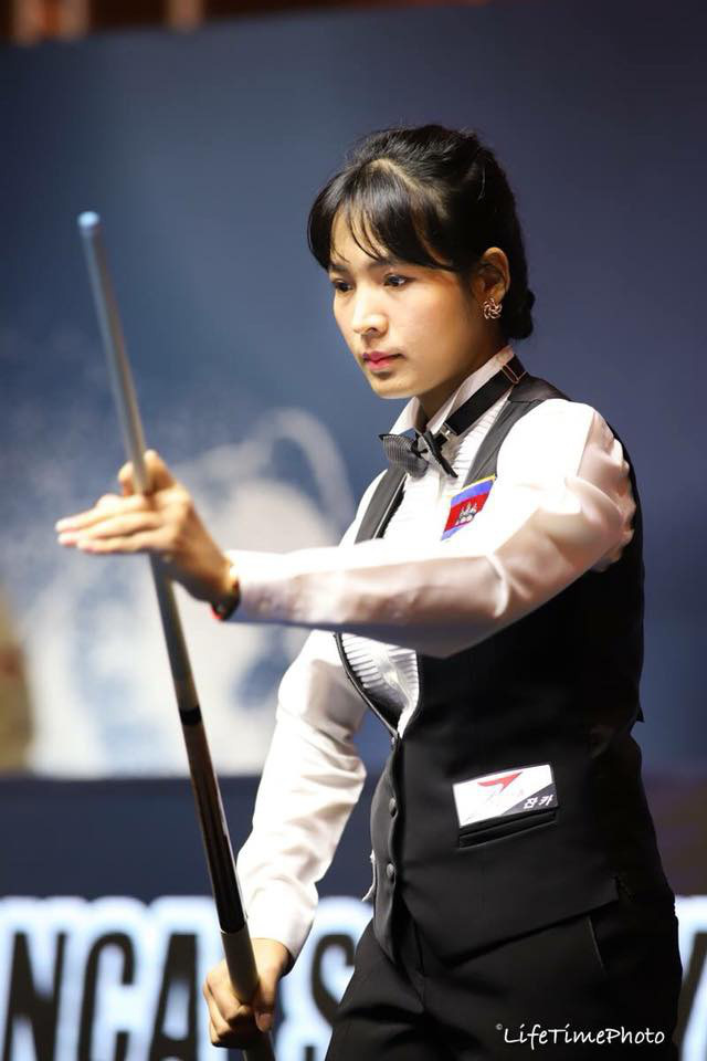 Chiêm ngưỡng nhan sắc của &quot;thánh nữ&quot; làng billiard Campuchia - Ảnh 3.