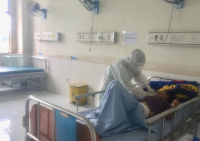 Đội trưởng Đội Điều trị tại Đà Nẵng: Nhiều bệnh nhân Covid-19 nặng, tiên lượng xấu - Ảnh 2.