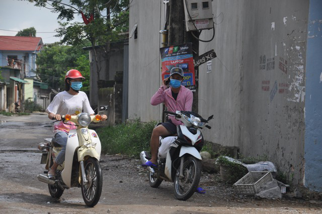 Những hình ảnh quanh hai khu phố đầu tiên bị phong tỏa của TP. Sầm Sơn  - Ảnh 4.