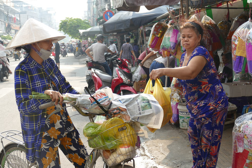Chợ vàng mã lớn nhất Sài Gòn ế ẩm dịp Rằm tháng 7 - Ảnh 7.