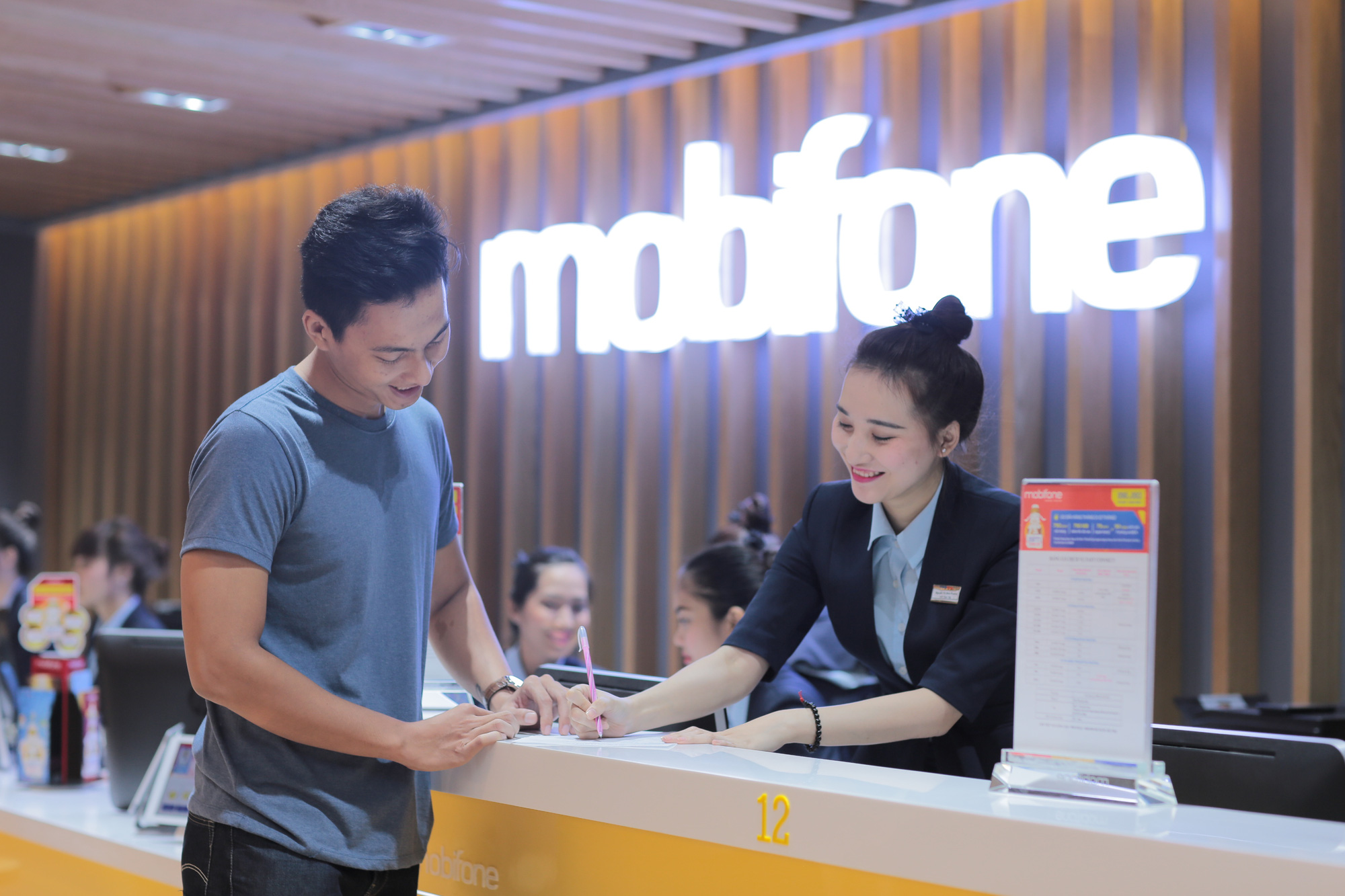 MobiFone được bình chọn vào top 500 doanh nghiệp có lợi nhuận tốt nhất năm 2020 - Ảnh 3.