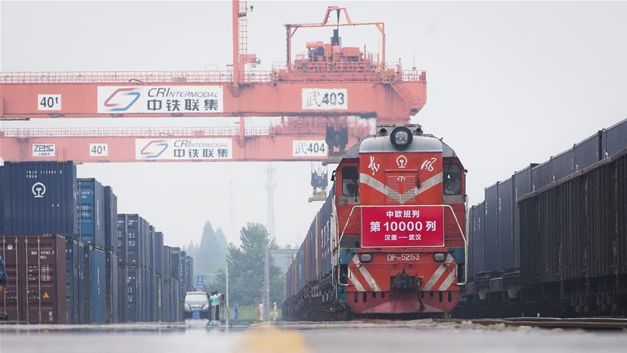 Trung Quốc xuất hàng sang Châu Âu bằng đường sắt khi vận tải hàng không tê liệt vì Covid-19 - Ảnh 1.