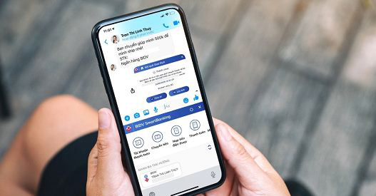 Ngân hàng Việt đầu tiên hỗ trợ giao dịch ngay trên ứng dụng chat - Ảnh 1.