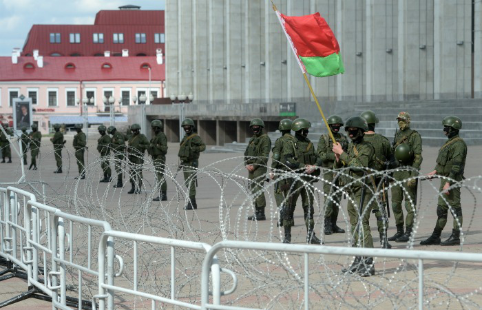 Nóng Belarus: Hàng nghìn người biểu tình kéo về tư dinh Tổng thống Lukashenko - Ảnh 2.