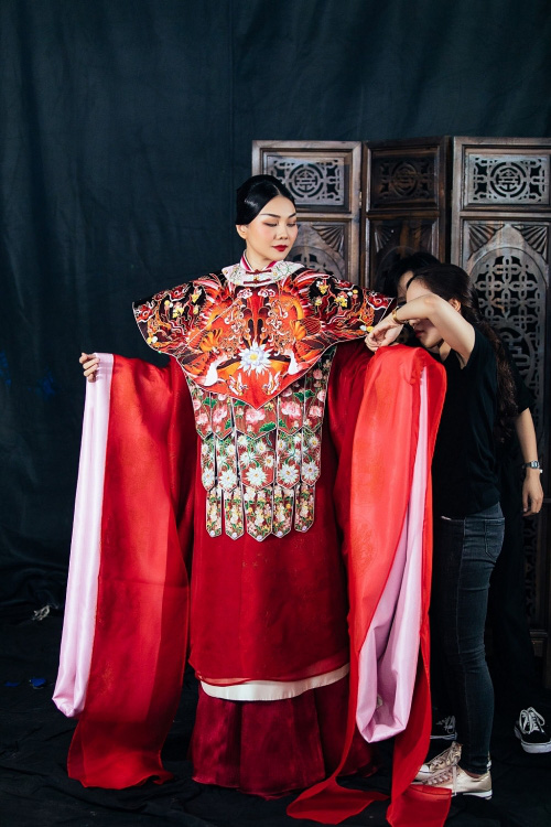 Mất 1000 giờ cho trang phục hoàng hậu Dương Vân Nga, &quot;Quỳnh Hoa nhất dạ&quot; đang vấp phải nhiều dấu hỏi - Ảnh 6.