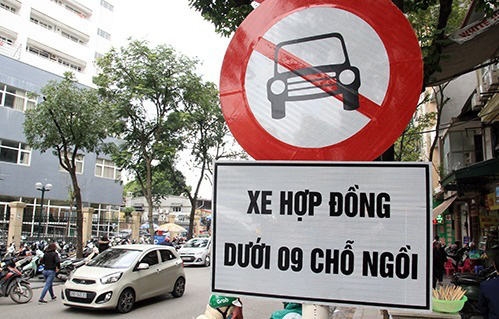 Hà Nội tiếp tục cấm taxi, xe hợp đồng trên 10 tuyến phố - Ảnh 1.