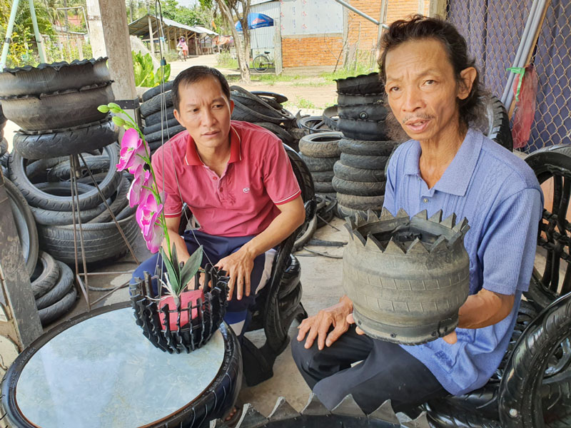 Bến Tre: &quot;Hô biến&quot; thứ cả làng vứt vạ vứt vật thành những bộ bàn ghế trông rất là ngầu - Ảnh 3.