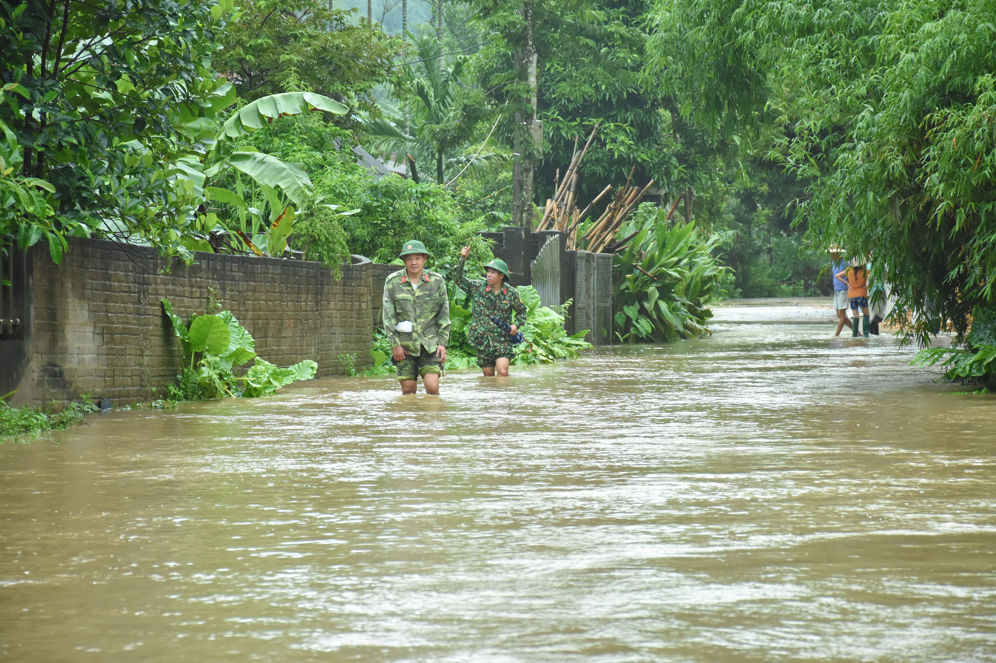 Mưa lũ ở Yên Bái: Sạt lở taluy, nhiều công trình, hoa màu bị tàn phá - Ảnh 9.