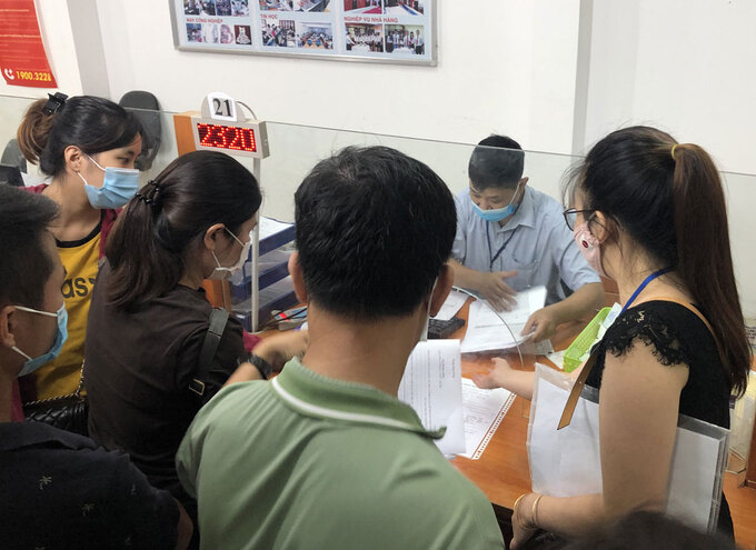 Gần 60.000 người ở Hà Nội đăng ký hưởng trợ cấp thất nghiệp - Ảnh 1.