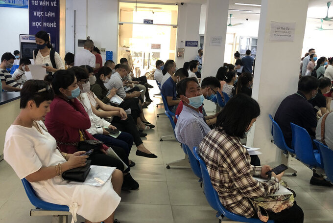 Gần 60.000 người ở Hà Nội đăng ký hưởng trợ cấp thất nghiệp - Ảnh 2.
