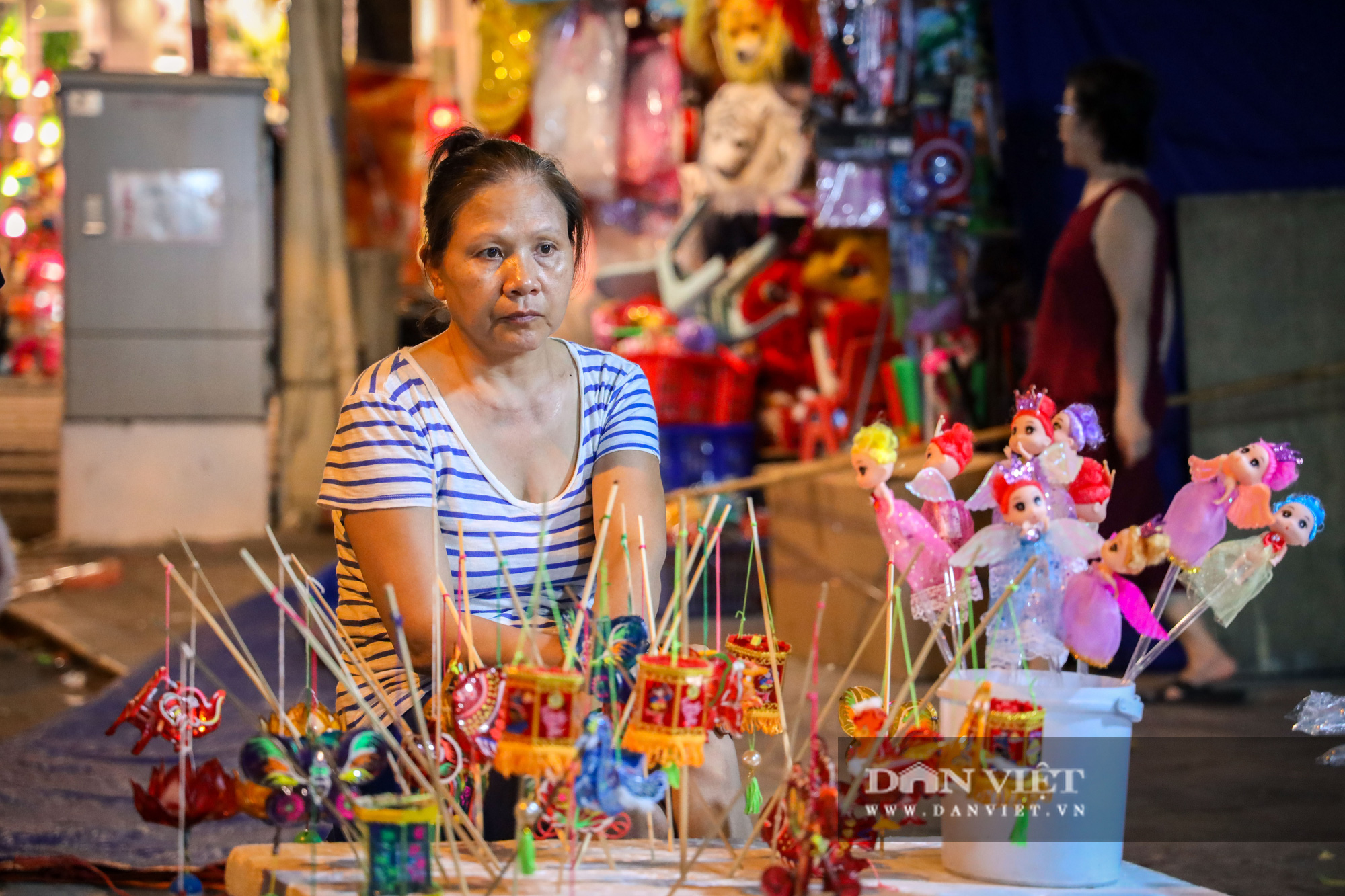 Người Hà Nội đổ ra Hàng Mã chơi Trung Thu sớm nửa tháng - Ảnh 12.