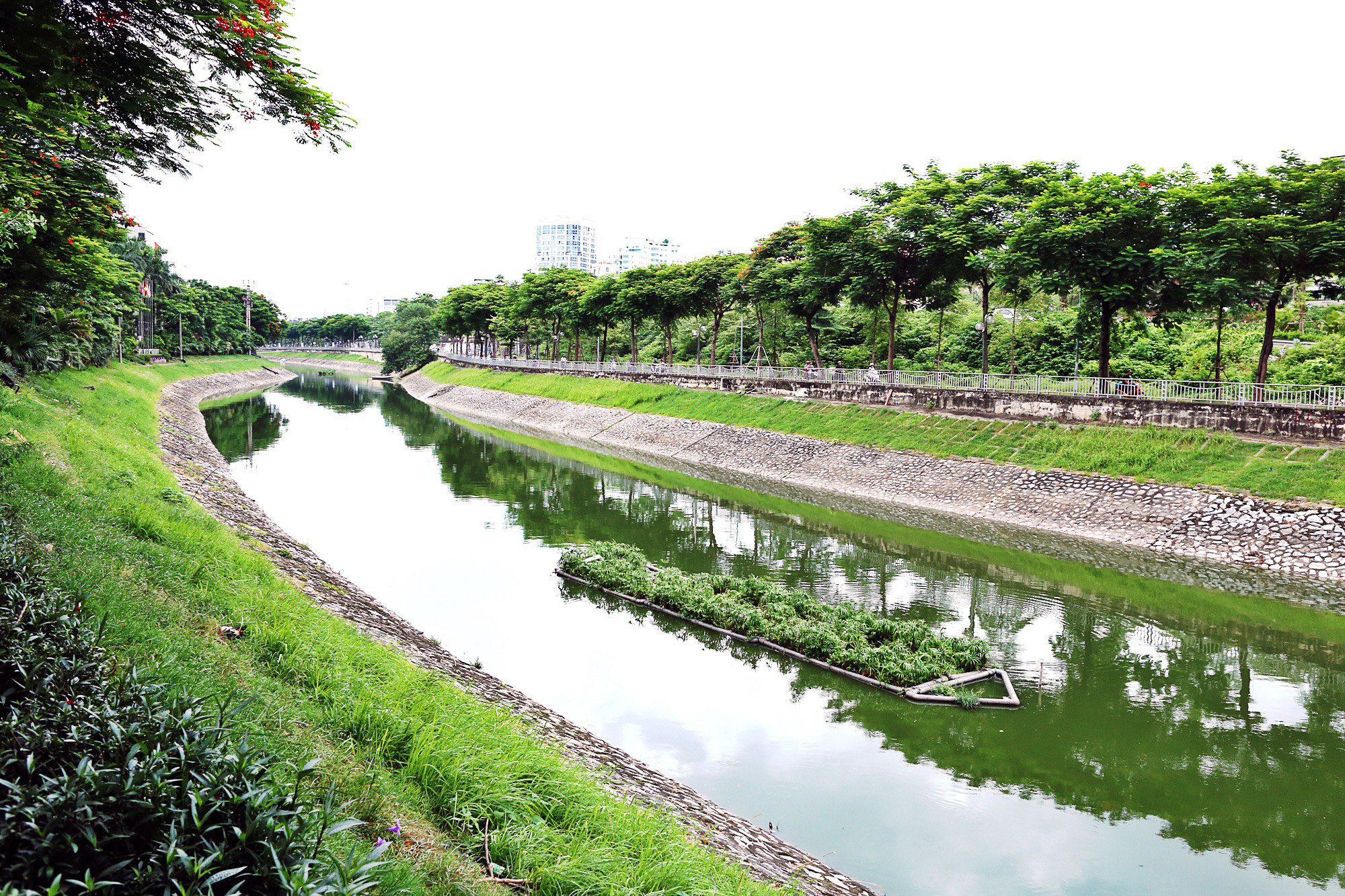 Đề xuất cải tạo sông Tô Lịch thành công viên lịch sử - văn hóa - tâm linh: Chuyên gia nói gì? - Ảnh 1.