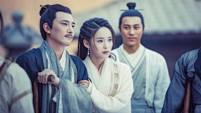 Top 3 cặp đôi 'trâu già gặm cỏ non' trong truyện Kim Dung - Ảnh 2.