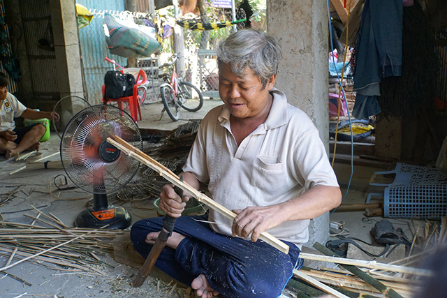 Đồng Tháp: Lọp bắt cua đồng ngóng trông...nước lũ - Ảnh 1.