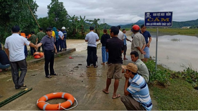 Hà Tĩnh: Đi qua cầu tràn, một người dân bị lũ cuốn tử vong - Ảnh 1.