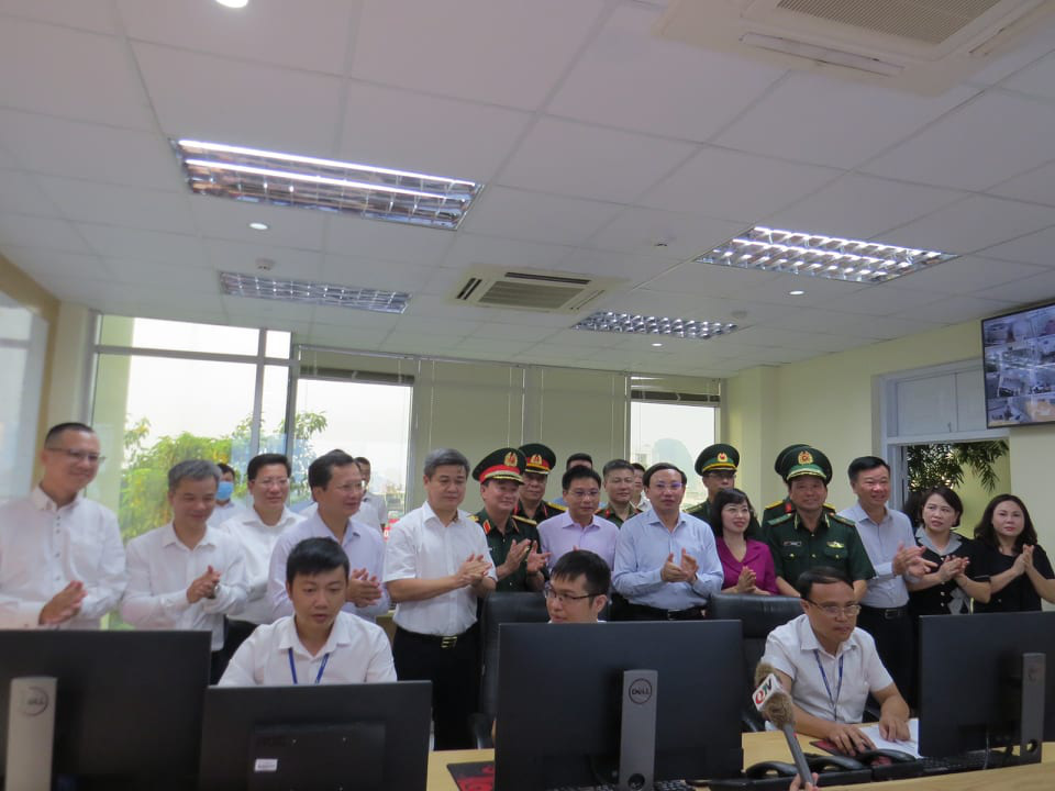 Quảng Ninh: Đảo Trần chính thức có điện lưới quốc gia - Ảnh 2.