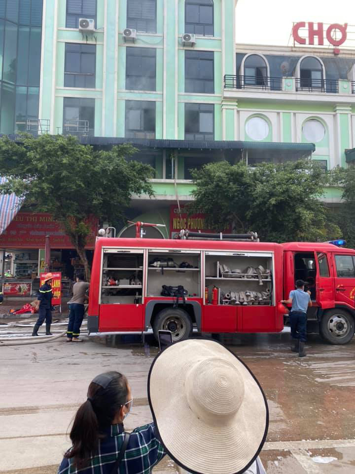 Quảng Ninh: Cháy chợ Cái Dăm nghi do chập điện - Ảnh 2.