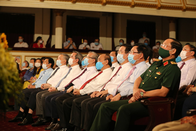 Thủ tướng Nguyễn Xuân Phúc dự đêm nghệ thuật &quot;Tổ quốc tôi chưa đẹp thế bao giờ&quot;
 - Ảnh 1.