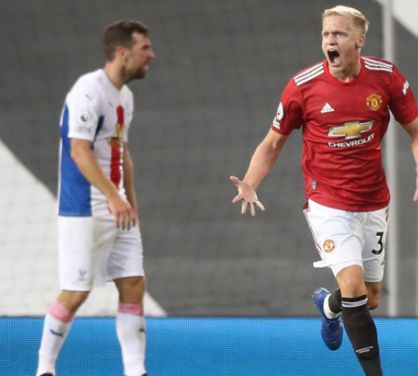 Van de Beek ghi bàn đầu tiên ở Premier League.