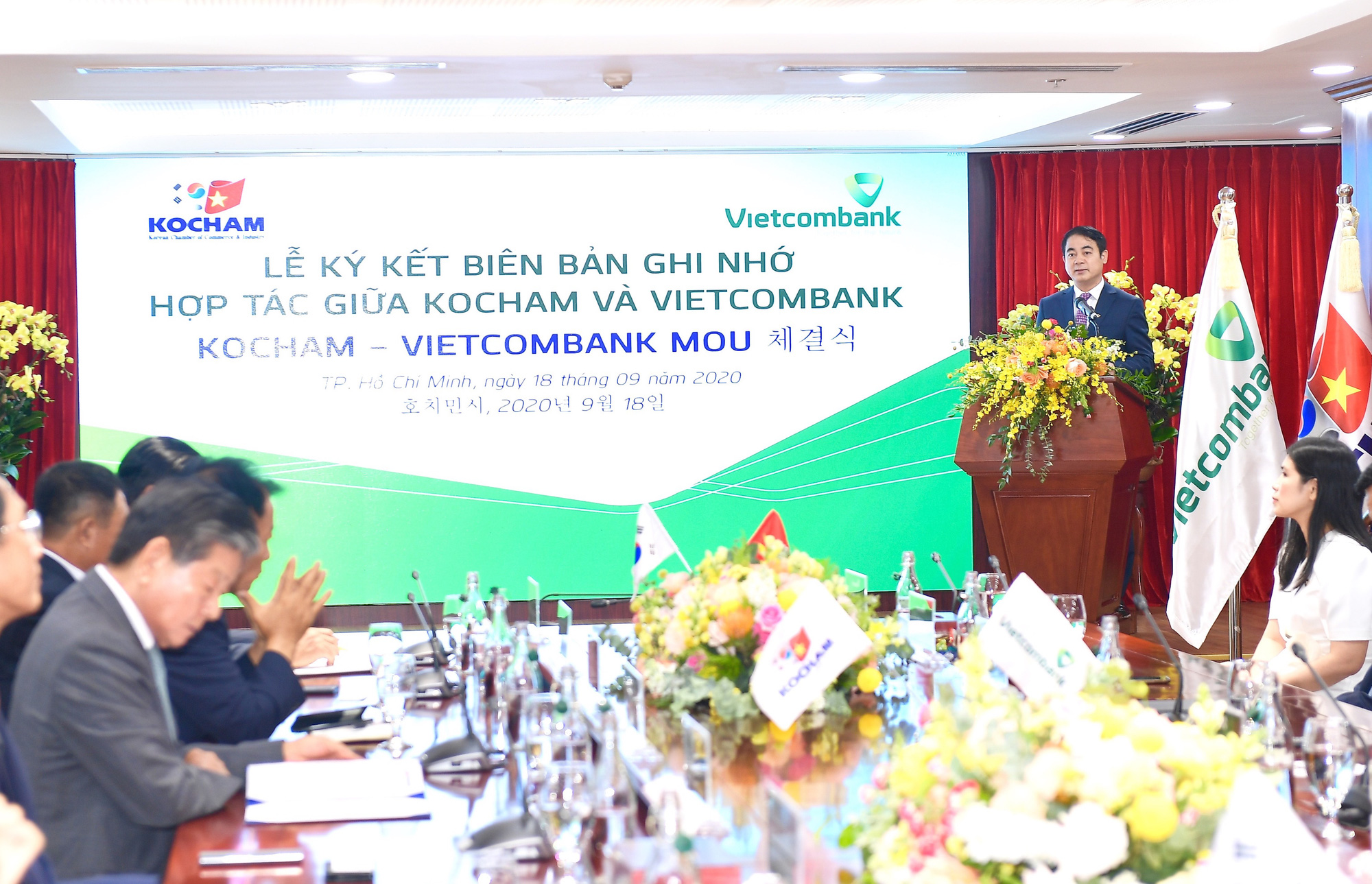 Lễ ký kết Biên bản ghi nhớ hợp tác giữa Vietcombank và Kocham - Ảnh 1.