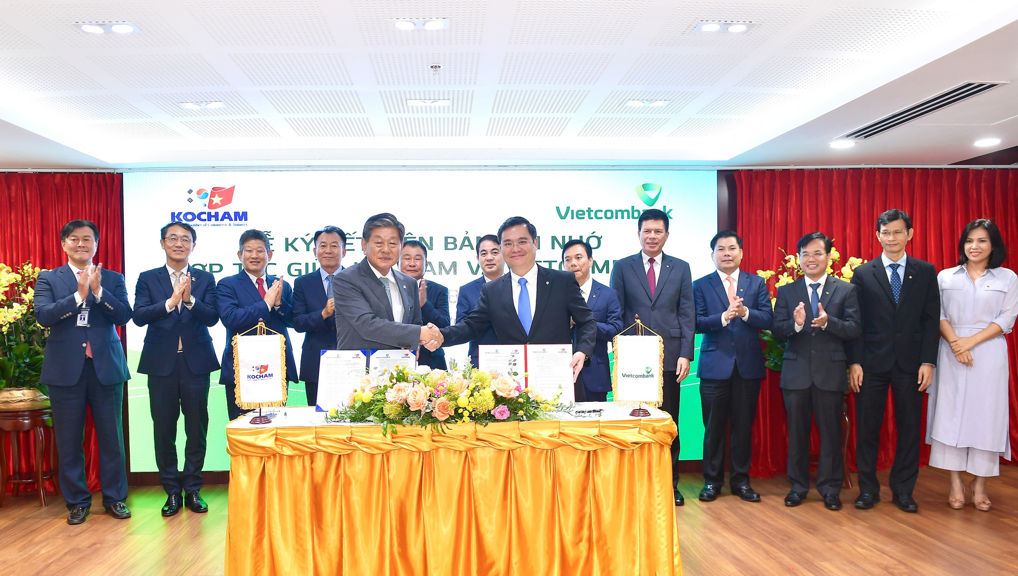 Lễ ký kết Biên bản ghi nhớ hợp tác giữa Vietcombank và Kocham - Ảnh 2.