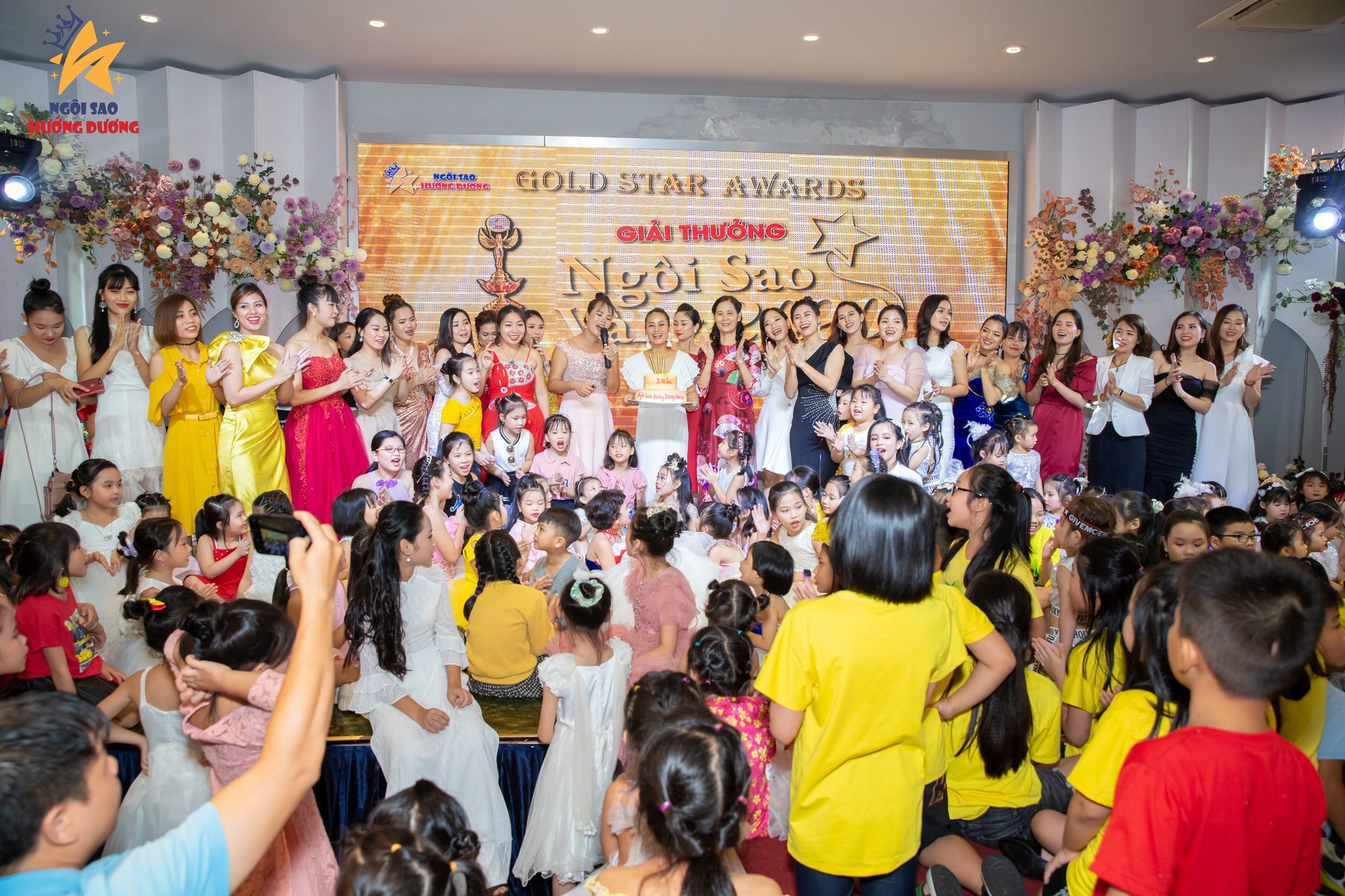 40 đơn vị nghệ thuật trẻ em được vinh danh tại Gold Star Awards - Lần II - Ảnh 1.