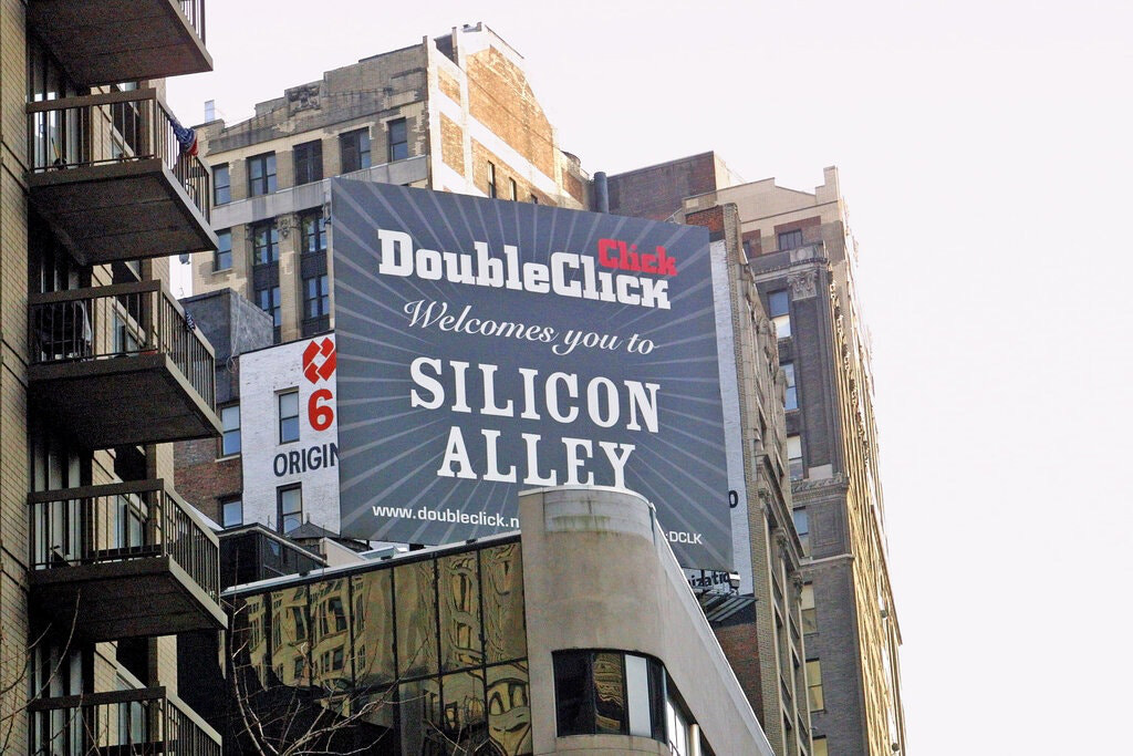 Một bảng quảng cáo đã quảng bá công ty công nghệ quảng cáo DoubleClick ở Manhattan. Ảnh: @Chester Higgins Jr./The New York Times.