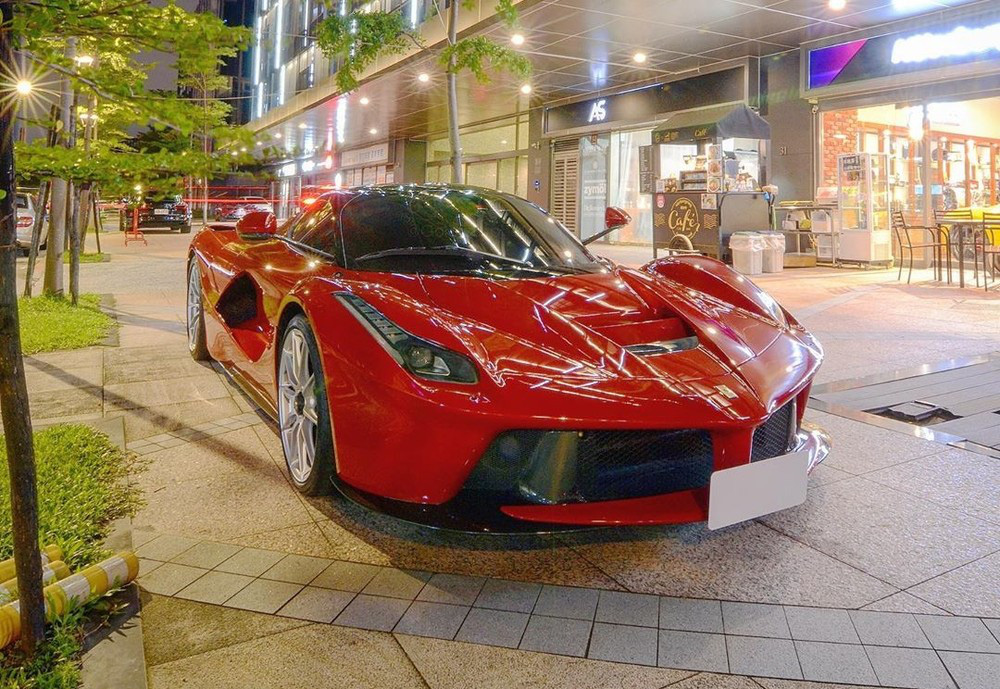 Siêu xe Ferrari LaFerrari cực hiếm và đáng &quot;thèm khát&quot; của nhà giàu Việt vi vu trên đường phố Đài Loan - Ảnh 4.