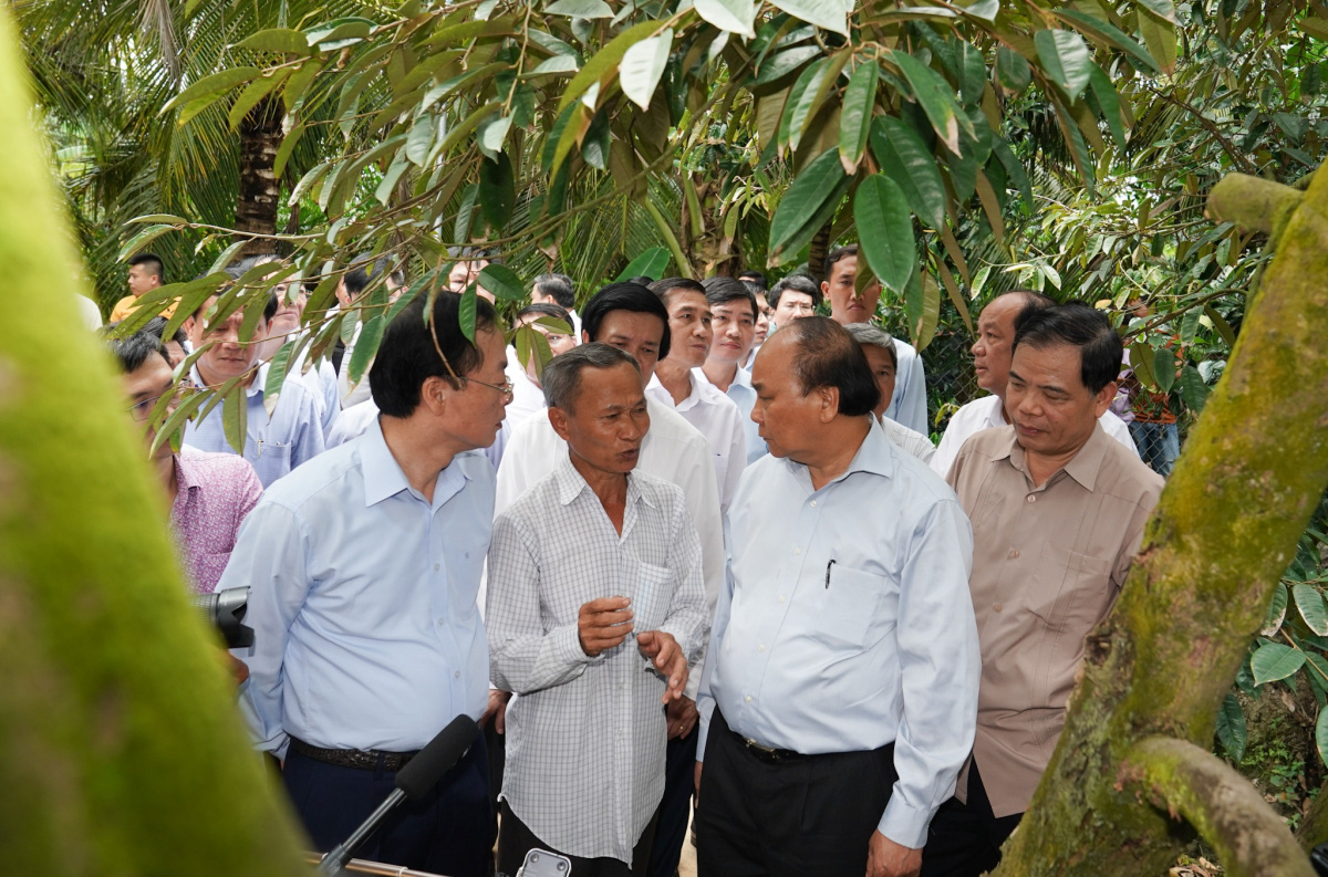 Thủ tướng kiểm tra việc chống hạn, mặn tại Tiền Giang - Ảnh 2.