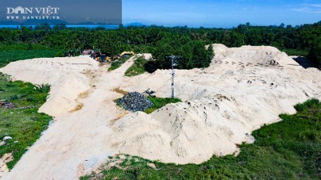 Quảng Ngãi: Bãi chứa trái phép hàng ngàn m3 cát trên đất công  - Ảnh 2.