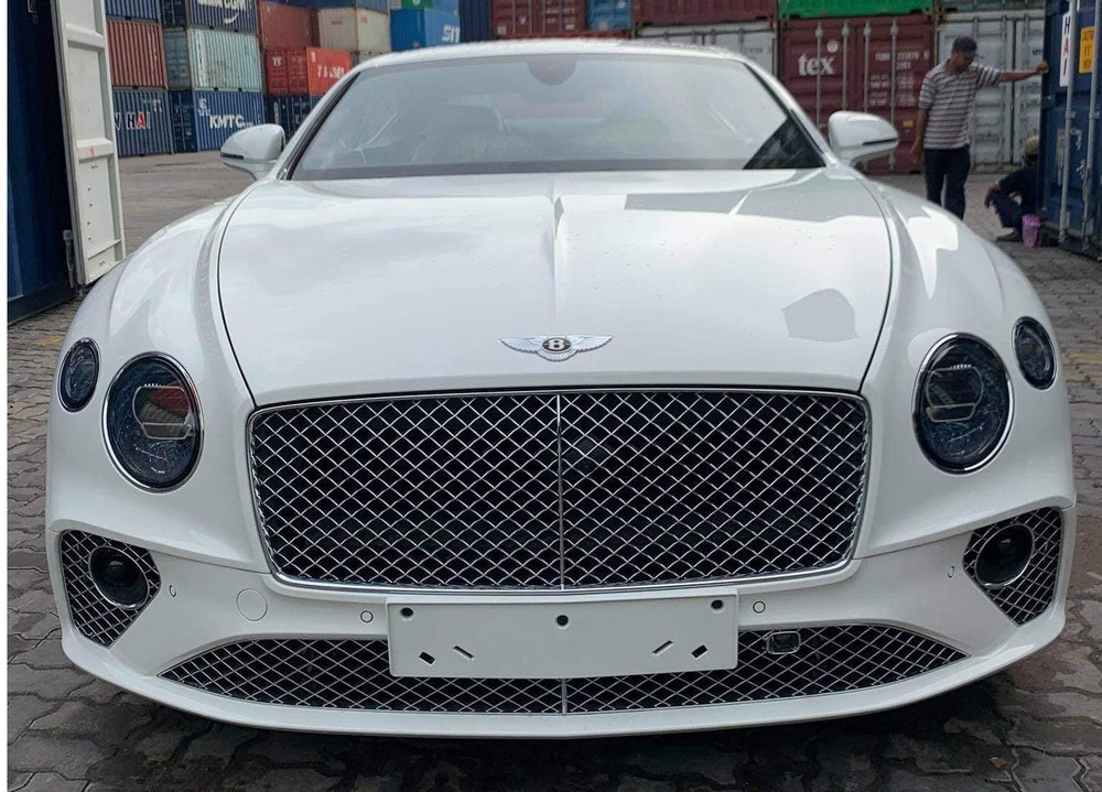 Bentley Continental GT V8 tiếp tục về Việt Nam với màu sơn độc và thuộc bản 100 năm - Ảnh 1.