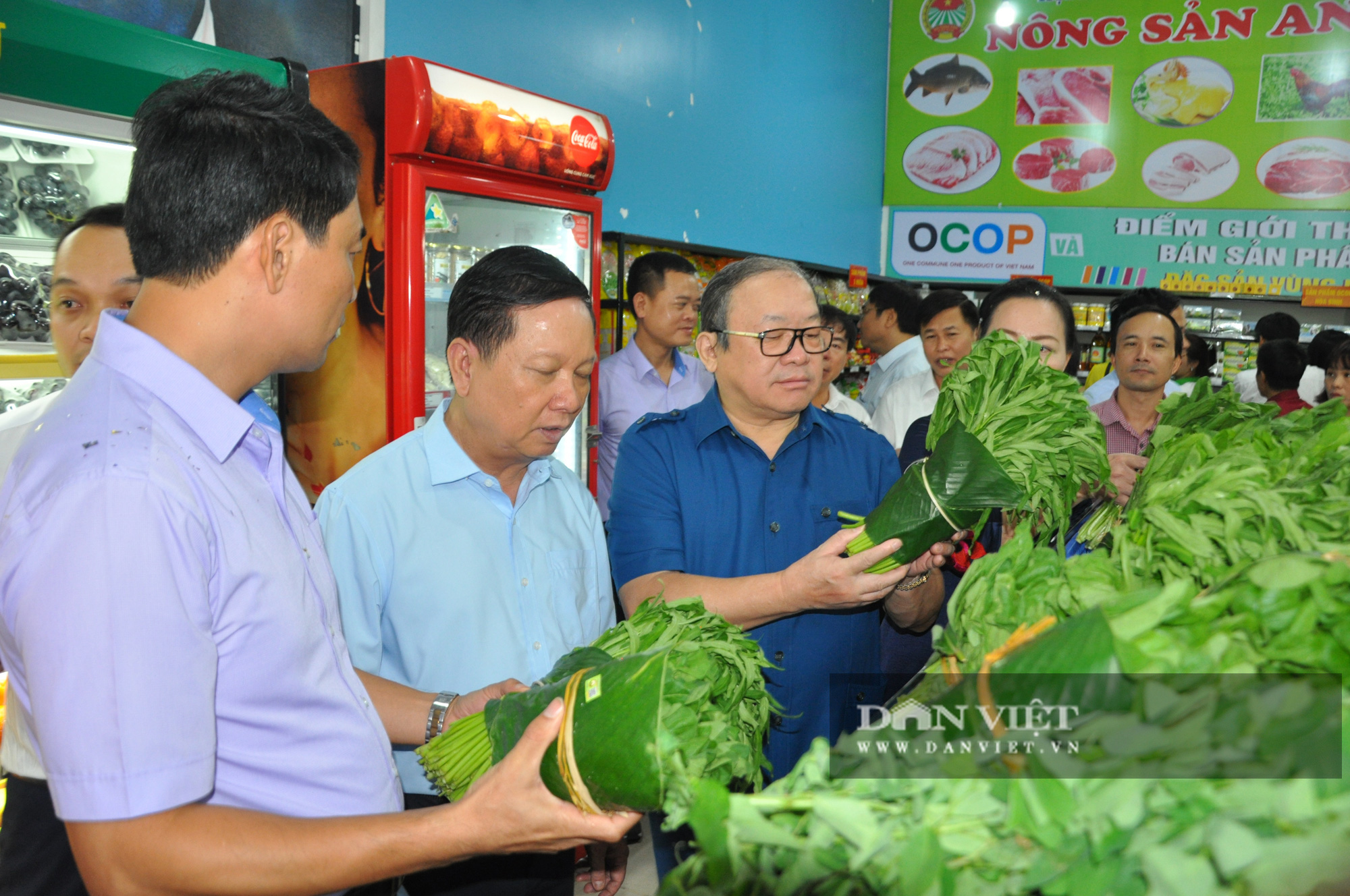 CLIP: Chủ tịch Hội Nông dân Việt Nam ấn tượng với đặc sản tại cửa hàng nông sản đặc sản đầu tiên ở Hòa Bình - Ảnh 3.