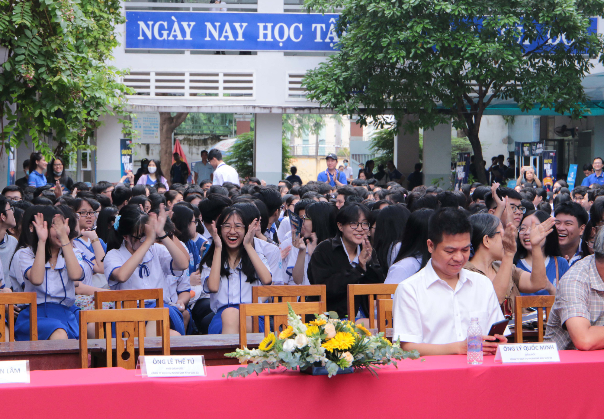 Diễn giả Sơn Lâm 'Đánh thức khát vọng': Đừng sống bằng ước mơ của người khác  - Ảnh 5.