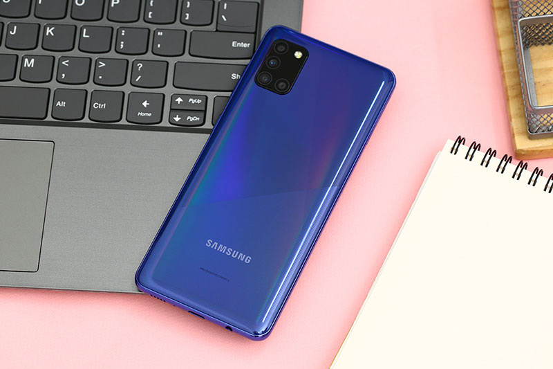 Top những điện thoại pin "trâu", giá bình dân: Ấn tượng Samsung  - Ảnh 4.
