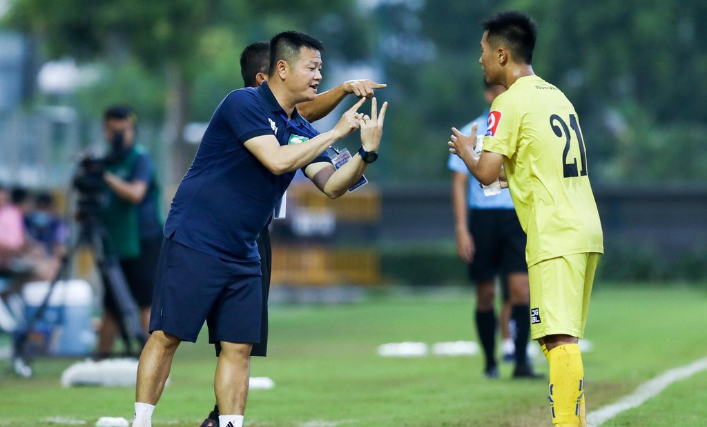 Trợ lý HLV Phạm Văn Quyến trải lòng về chức vô địch của U17 SLNA - Ảnh 1.