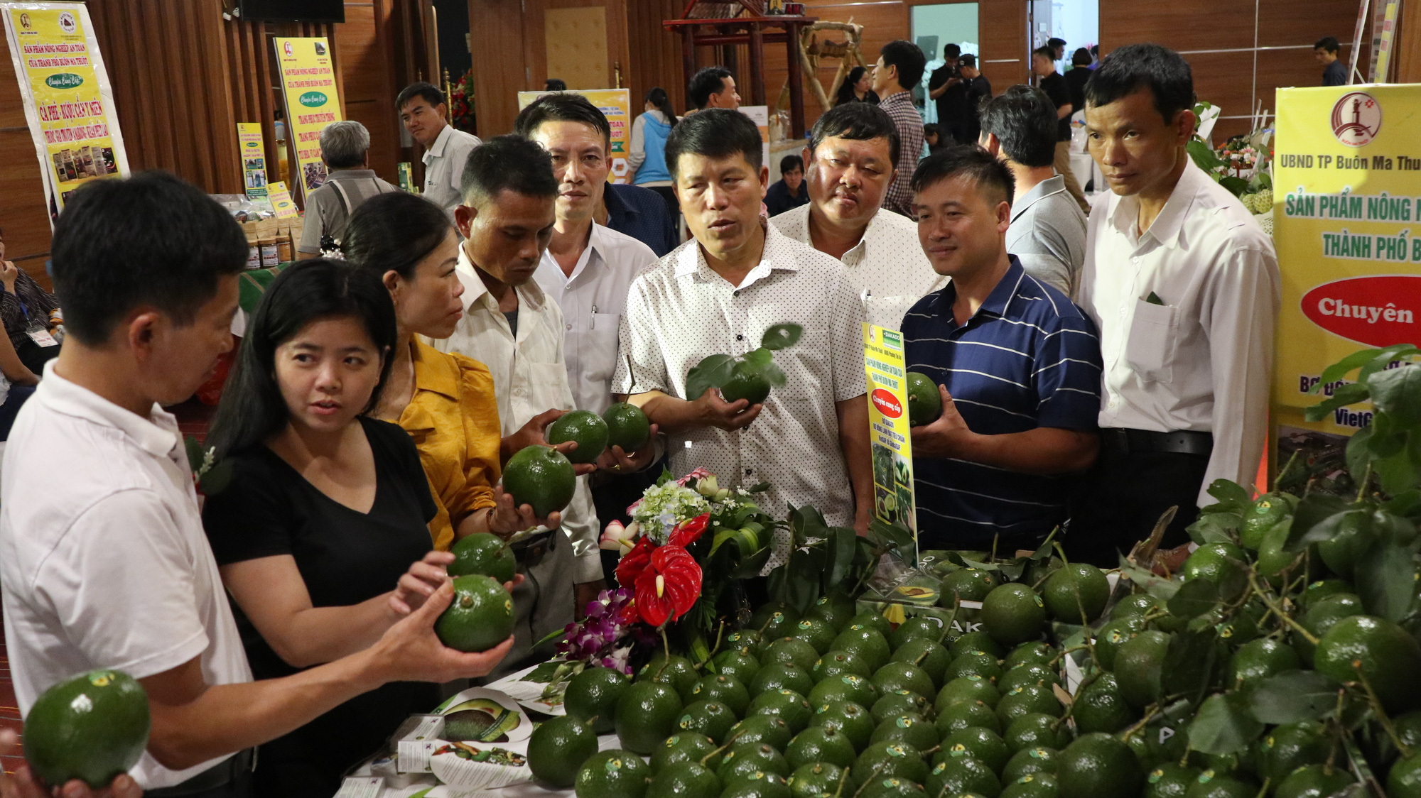 Nông dân háo hức chờ được đối thoại với Thủ tướng  giữa thủ phủ Tây Nguyên - Ảnh 4.