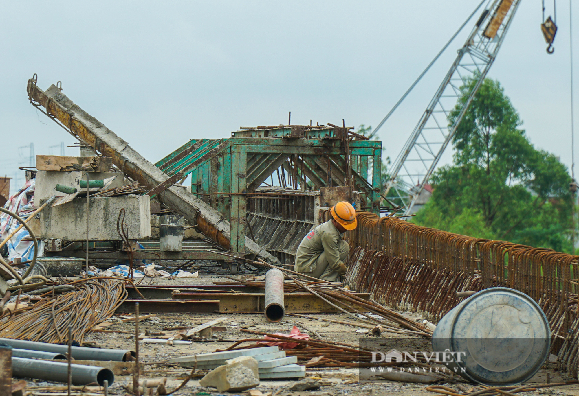 Chuẩn bị hoàn thiện cây cầu vượt sông nối liền Hà Nội - Bắc Giang - Ảnh 9.