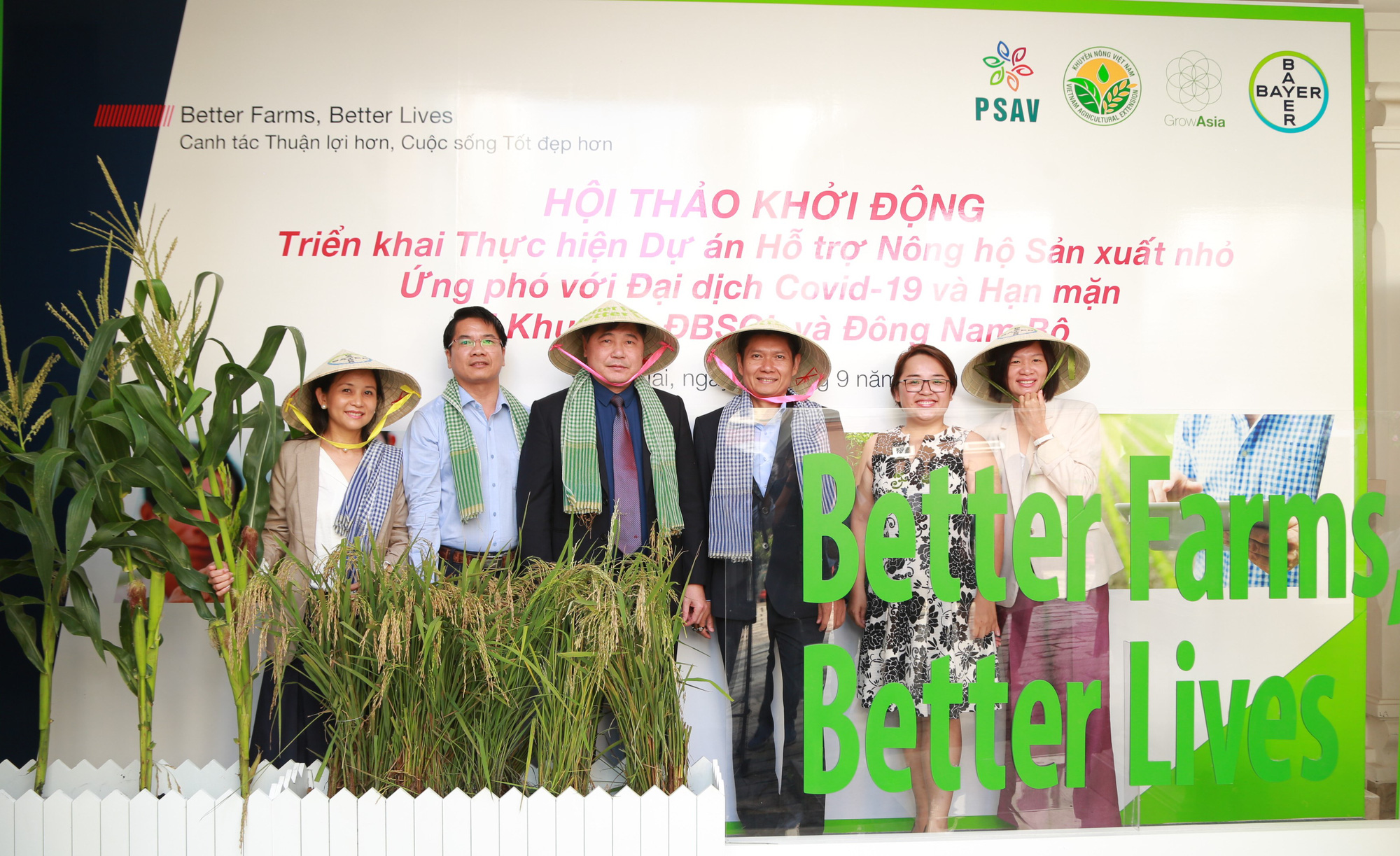 Bayer hỗ trợ 80.000 nông hộ &quot;vượt bão&quot; Covid-19 và hạn mặn - Ảnh 1.