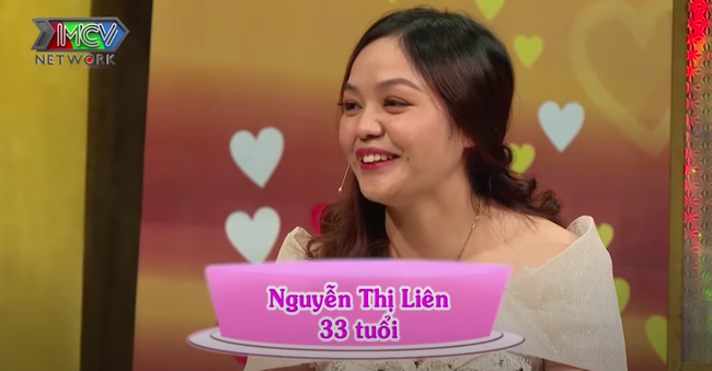 9 năm yêu xa, mỗi ngày chàng trai gấp 1 con hạc giấy và 1 trái tim ghi thương nhớ - Ảnh 1.