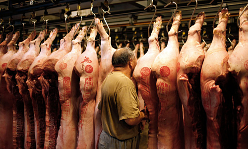 Lần thứ 35 trong năm, Trung Quốc xả kho 10.000 tấn thịt lợn - Ảnh 1.