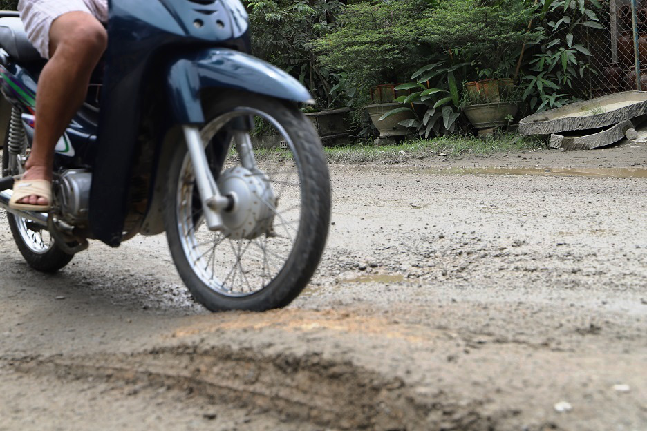 Bình Định: Đoàn xe “siêu tải” cày xéo, 16km đường ở huyện miền núi “nát như tương” - Ảnh 9.