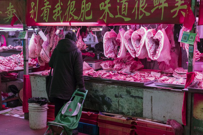 Công ty Trung Quốc tặng thịt lợn làm quà Trung thu cho nhân viên - Ảnh 1.