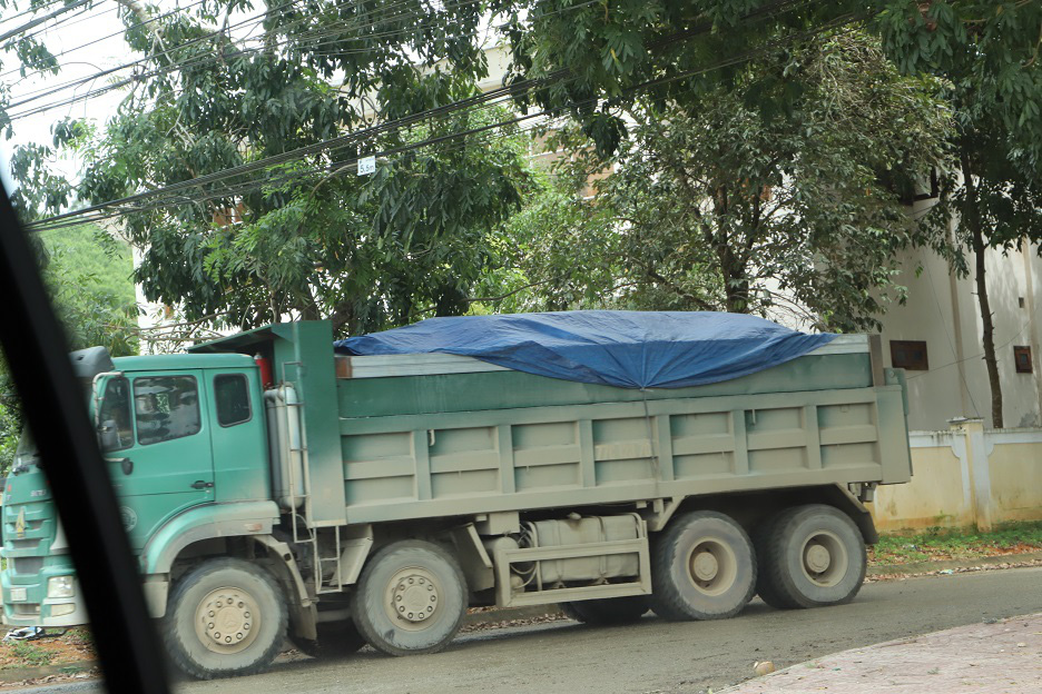 Bình Định: Đoàn xe “siêu tải” cày xéo, 16km đường ở huyện miền núi “nát như tương” - Ảnh 7.