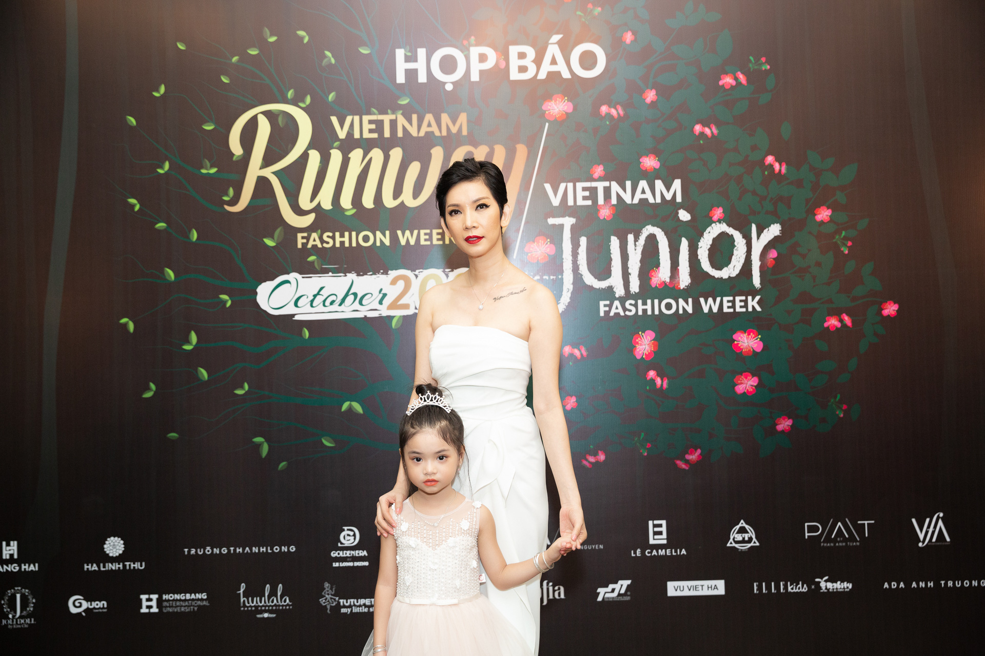 Hoàng Hải, Hà Linh Thư mở màn show diễn thời trang Vietnam Runway Fashion Week  - Ảnh 5.