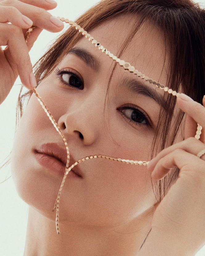 Song Hye Kyo gợi cảm bất ngờ với style mới, nhan sắc thăng hạng ngoạn mục - Ảnh 10.