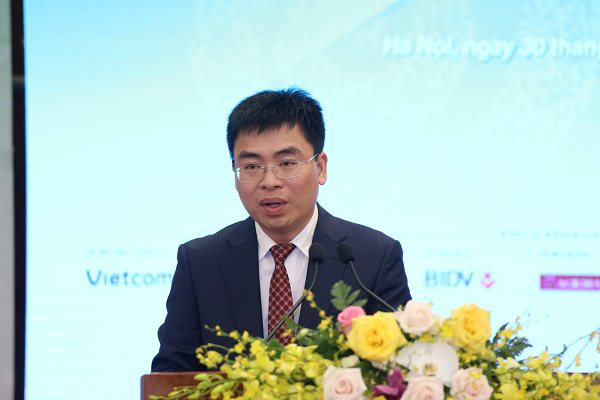 Ông Đỗ Giang Nam, Phó giám đốc VAMC, trình bày những điểm quan trọng về hoạt động mua bán - xử lý nợ xấu.