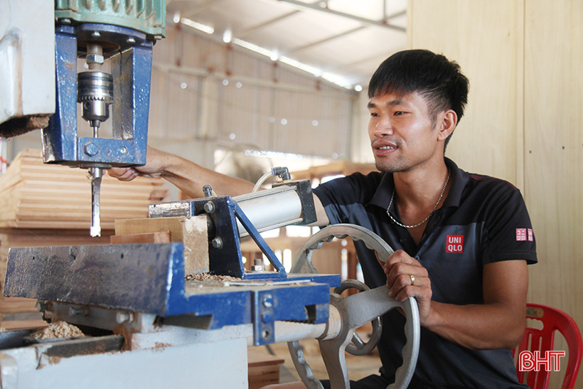 Hà Tĩnh: Đi tù 6 năm, 9X làm lại cuộc đời thành ông chủ xưởng nội thất gỗ tiền tỷ - Ảnh 1.