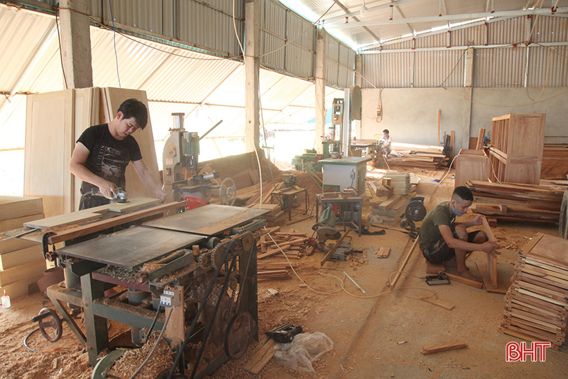 Hà Tĩnh: Đi tù 6 năm, 9X làm lại cuộc đời thành ông chủ xưởng nội thất gỗ tiền tỷ - Ảnh 4.